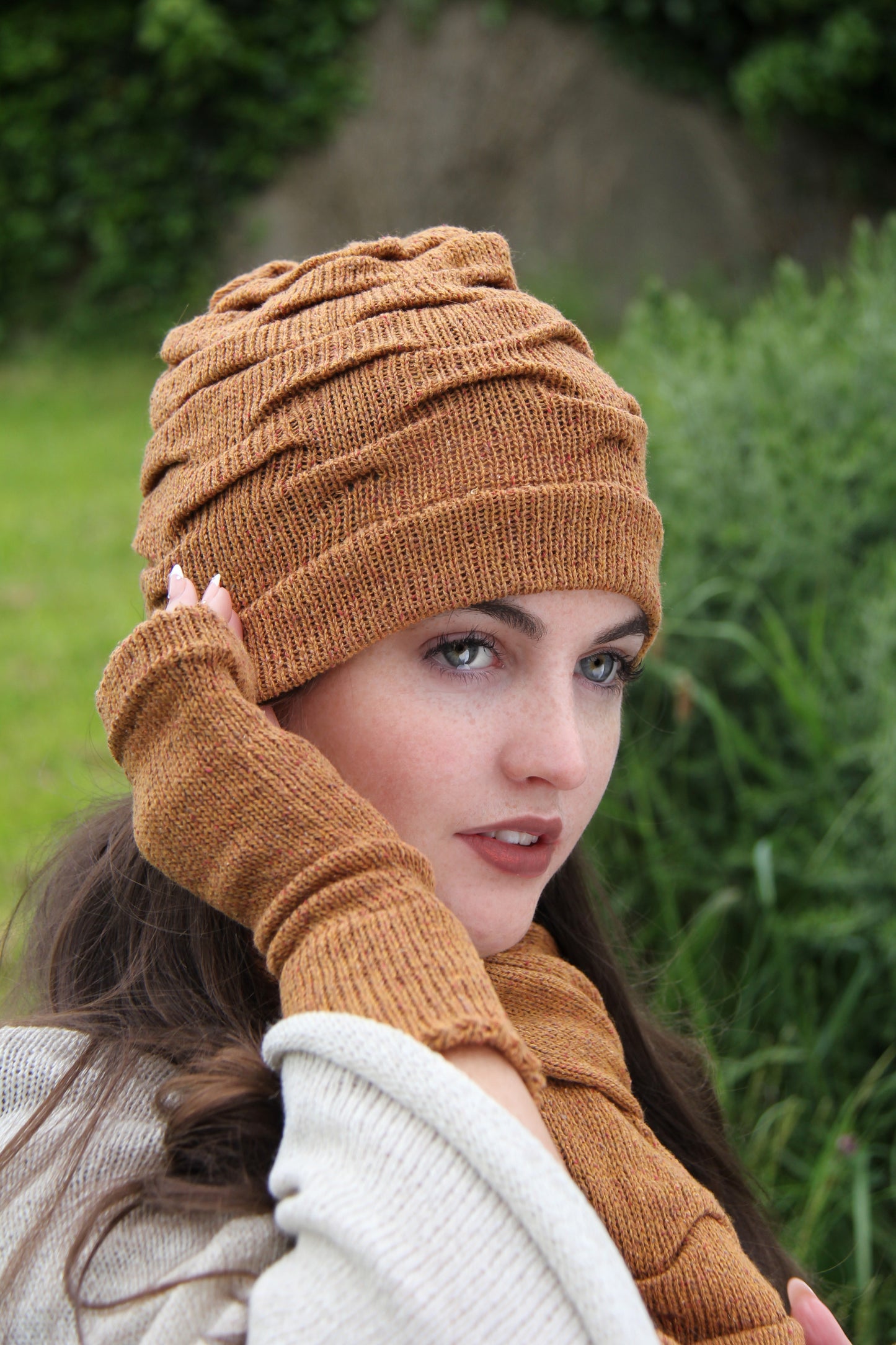 Tuck Trio Hat, Scarf and Glove Set (Tibet Tweed Yarn)