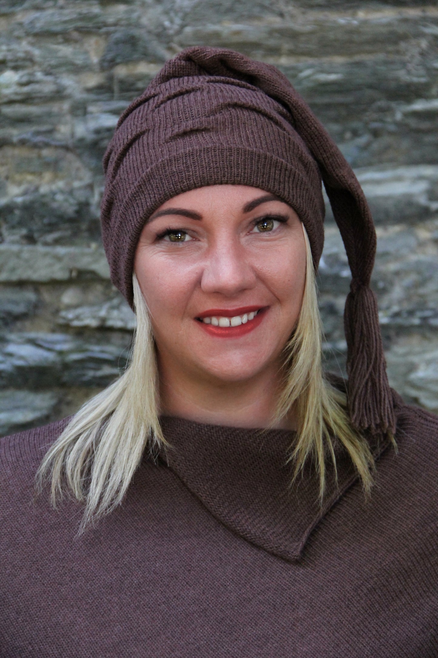 Pixie Hat (Volga 50/50 Yarn)