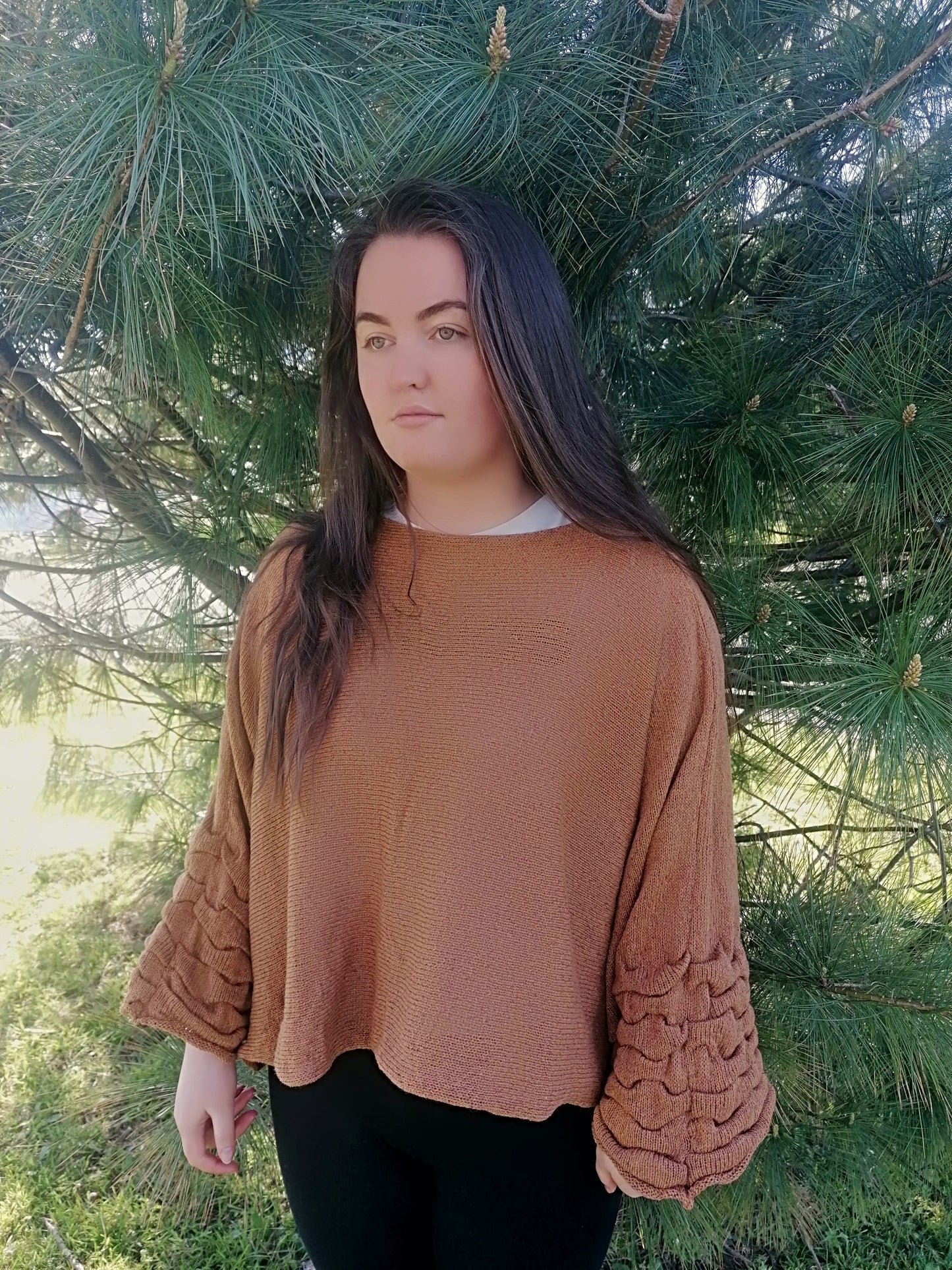 Ruffle Geansai (Tibet Tweed Yarn)