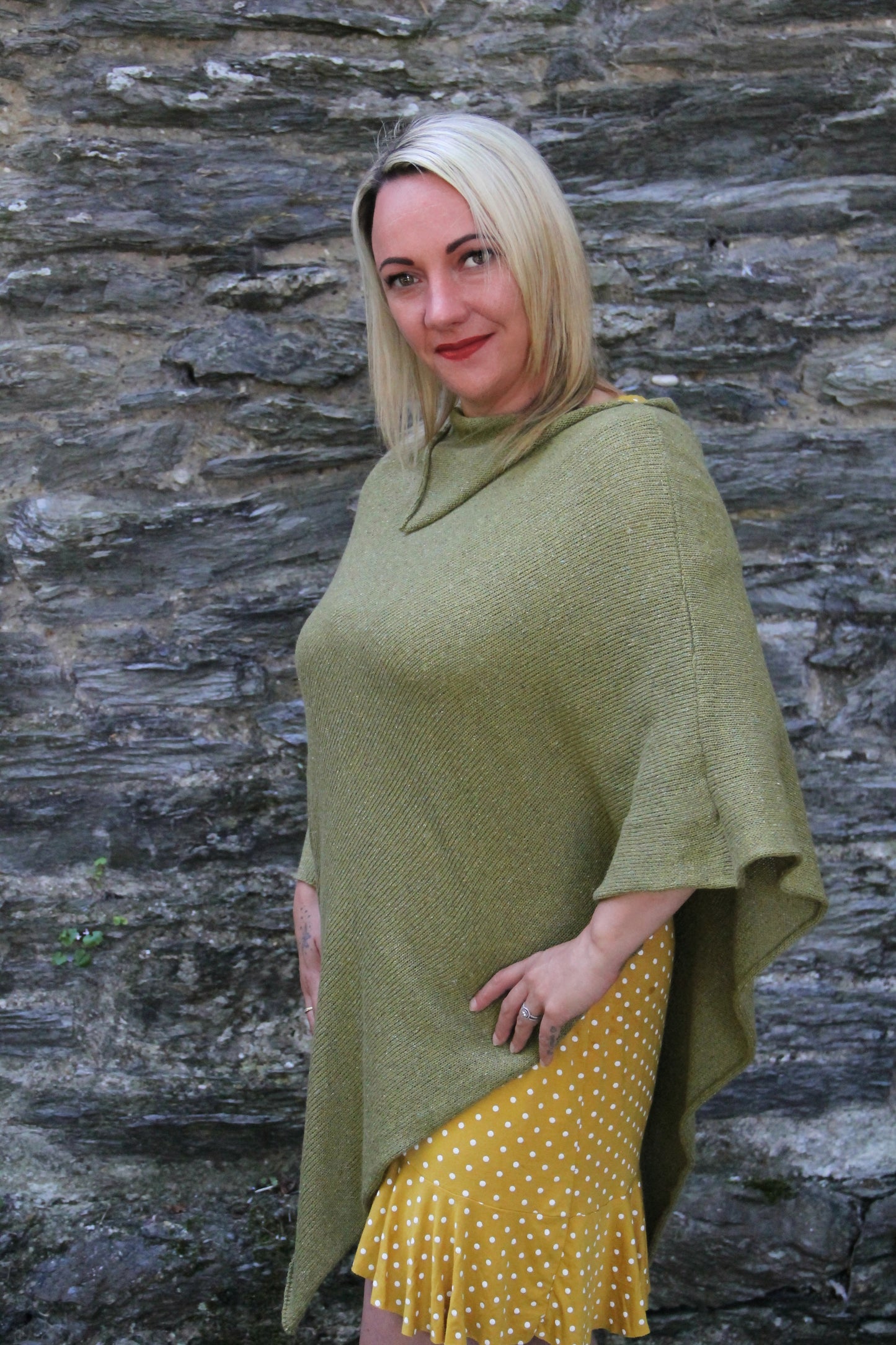 Celtic Poncho (Tibet Tweed Yarn)